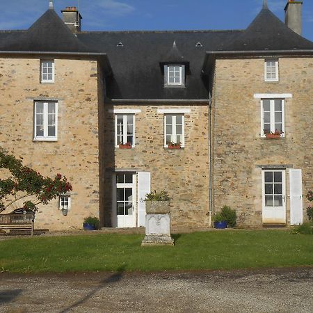 Au Presbytere De Dagmar Erbrée Exterior foto
